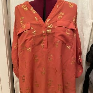 Torrid blouse with cute gold skull pattern
